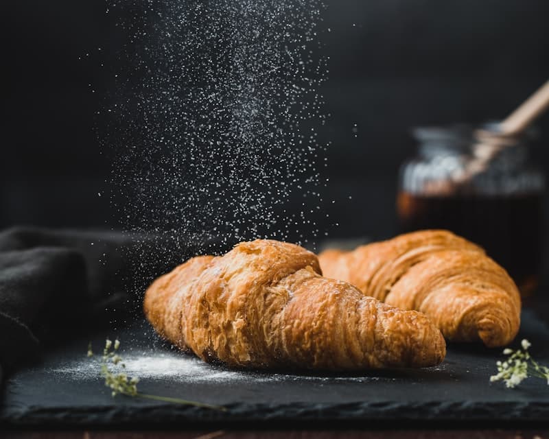 Croissants dorés au beurre